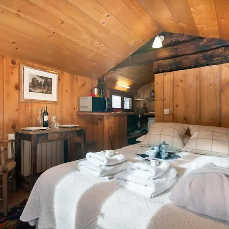 Sleeps 2 Apartament